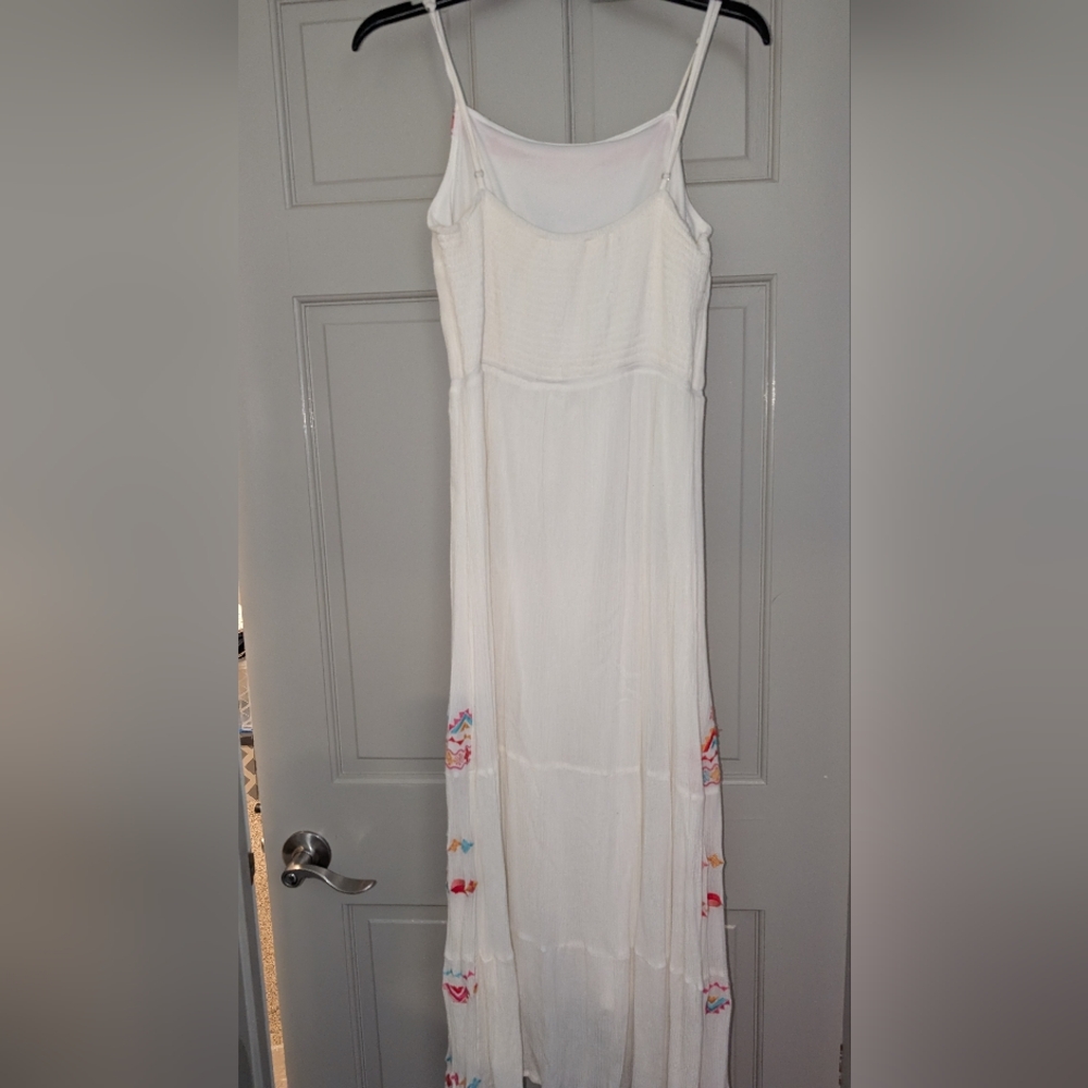 Embroidered Maxi dress - Picture 4 of 4